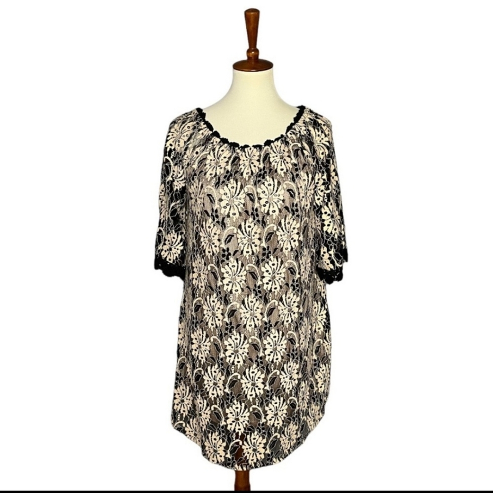 UMGEE Black and Cream Floral Pattern Fully Lined Dress Size Small EUC